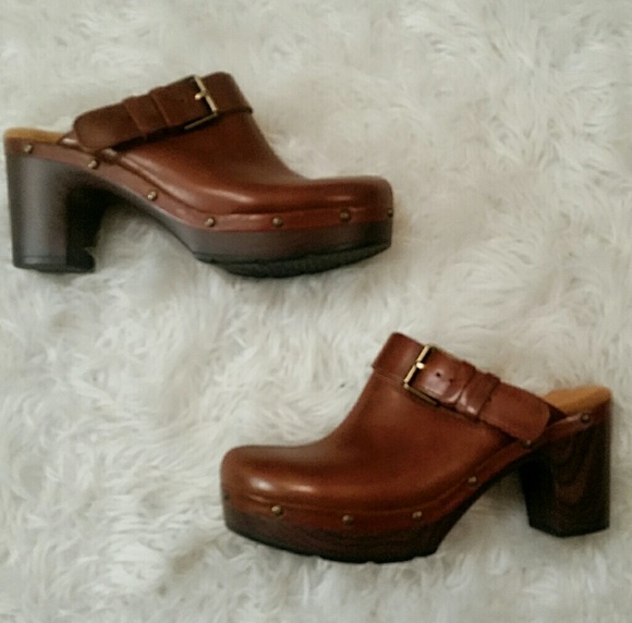 Clarks Shoes - NWOT Size 7 Clarks Artisan Mule Clogs